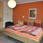 Moederndorfer, Apartament *