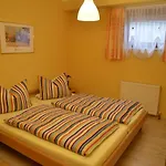 Moederndorfer, Apartament *