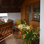Moederndorfer, Apartament *