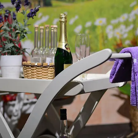 Moederndorfer, Apartman *