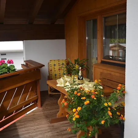 Moederndorfer, Apartman *